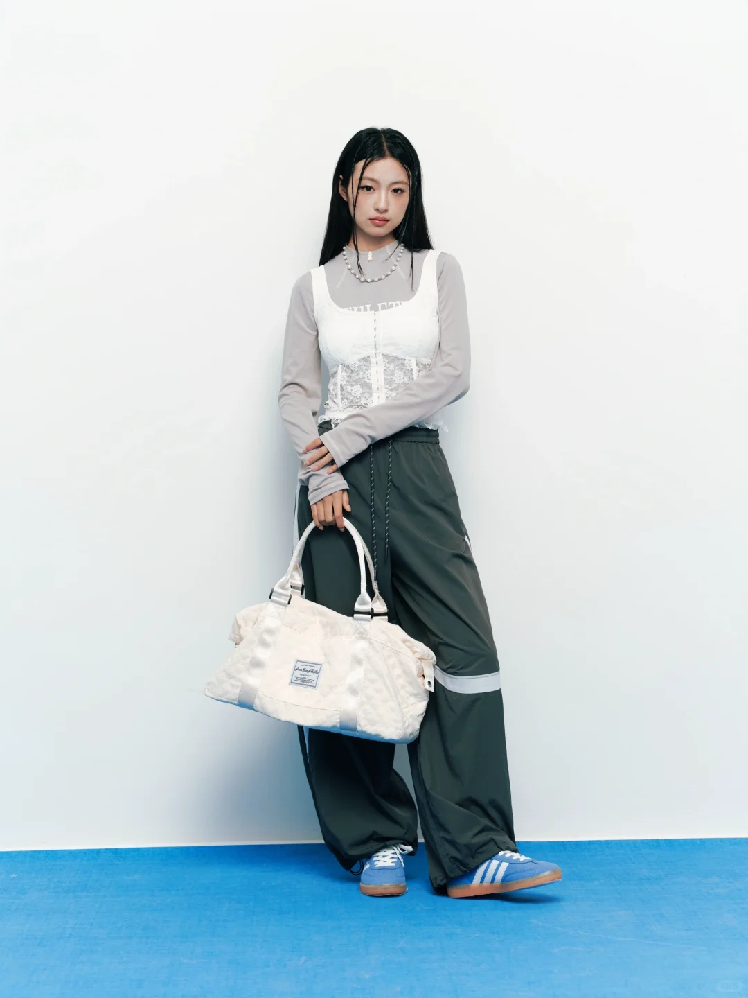 一组片子四个她的不同展现