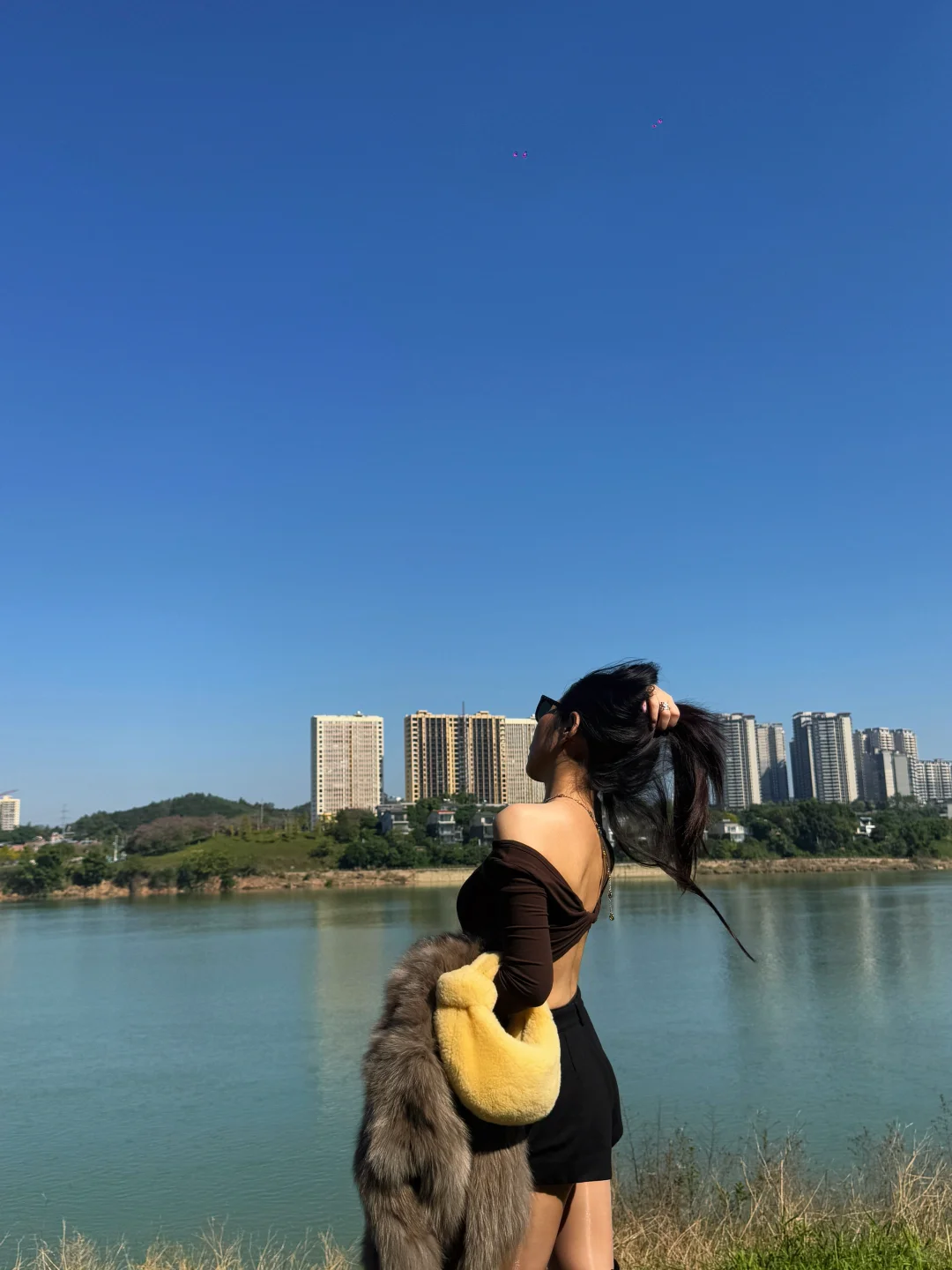 黑丝战士享受秋日