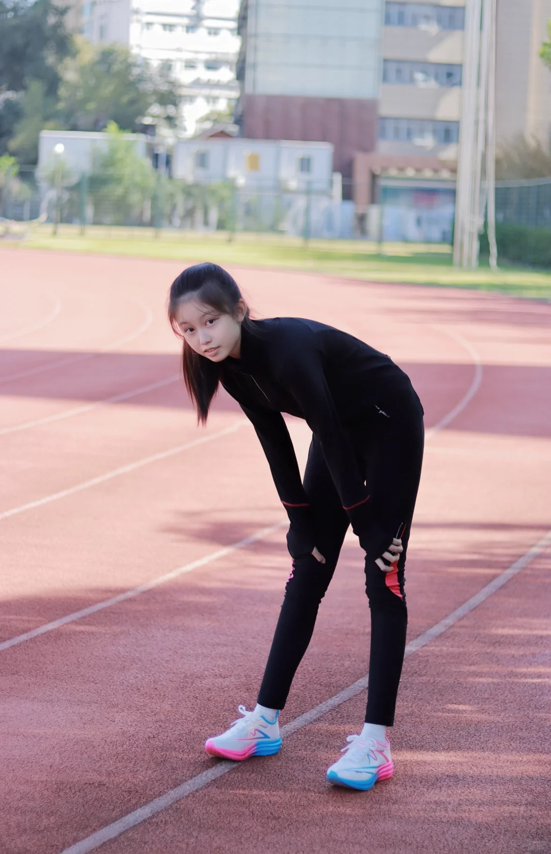 不拍戏的小演员是这样练出大长腿的！