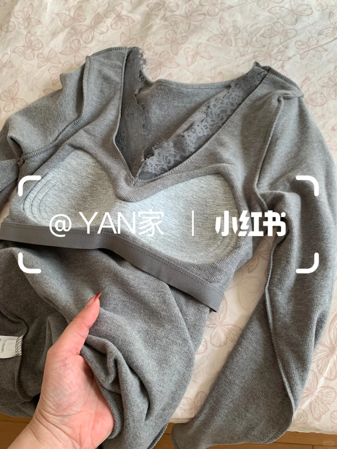 灰色蕾丝上衣｜这件也太显气质了吧！💫