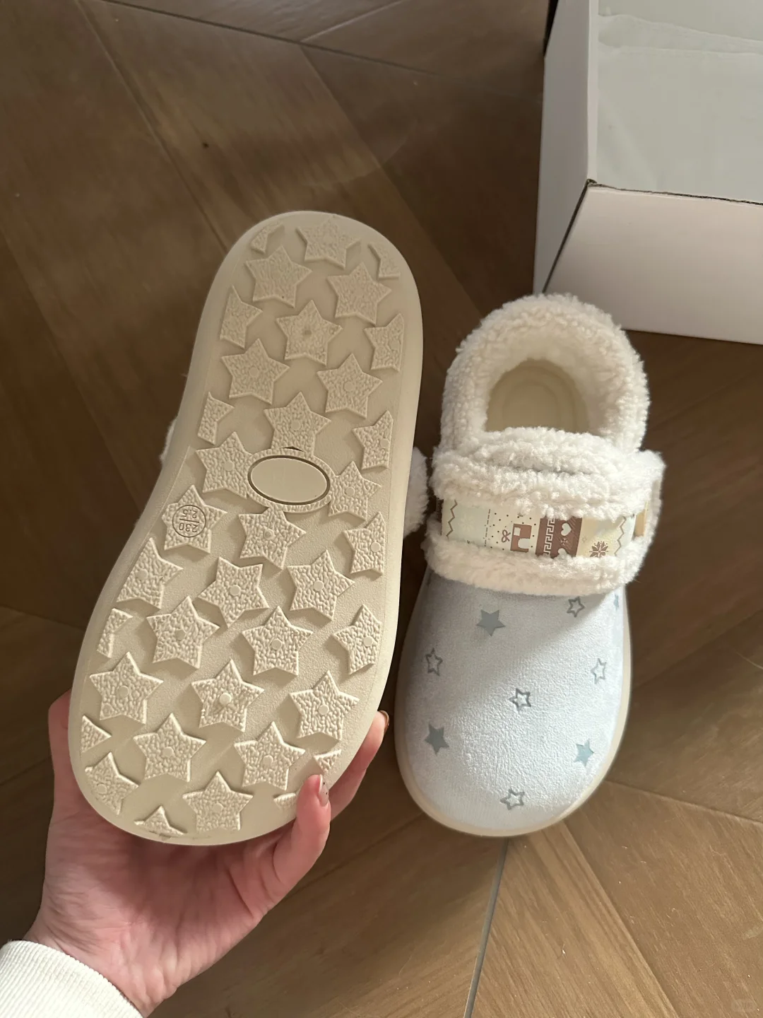 新鲜出炉的费尔岛🐰蓝色小面包棉鞋～～