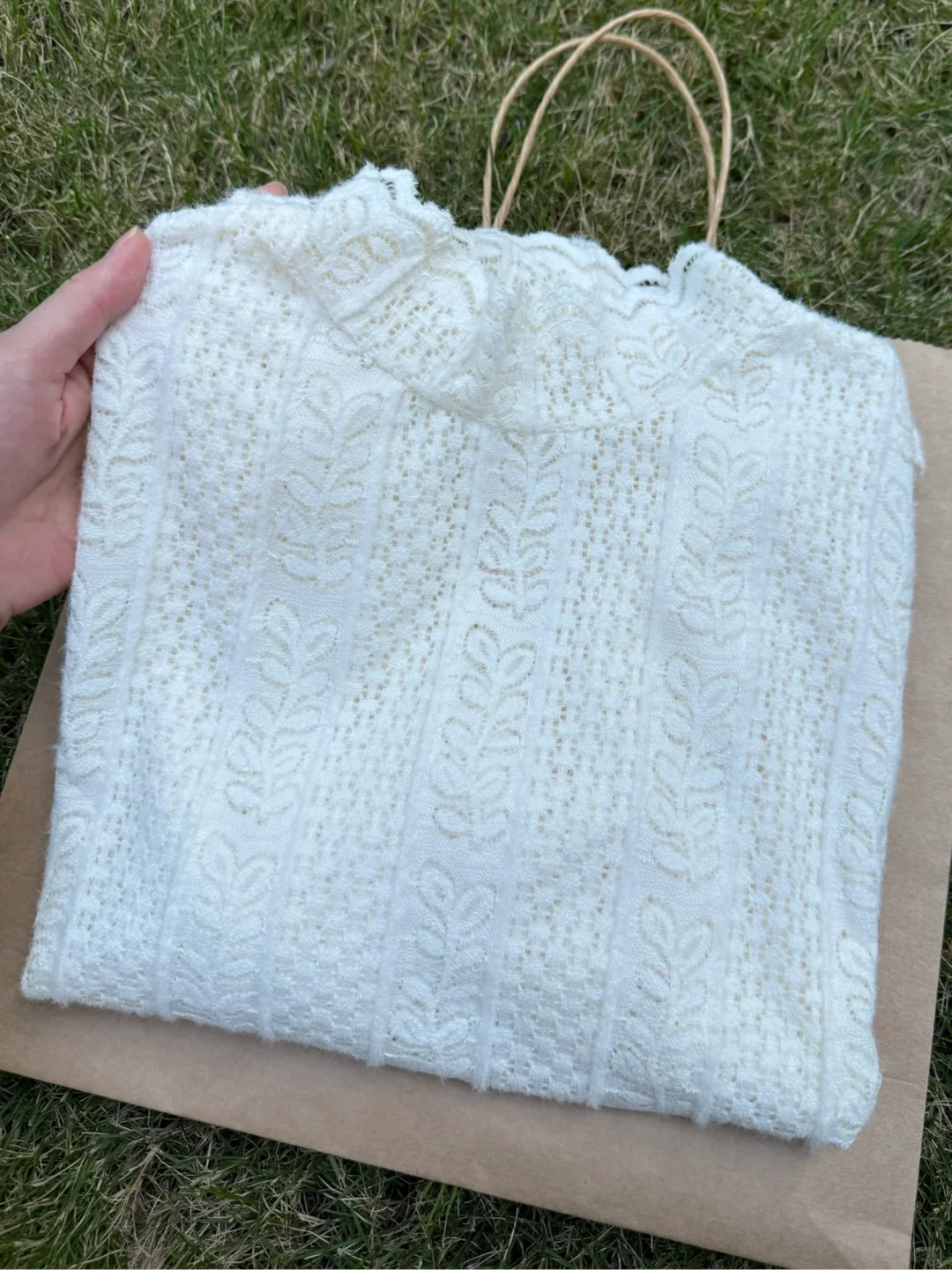 啊啊啊！这件蕾丝打底衫真的绝了……巨显贵！！！