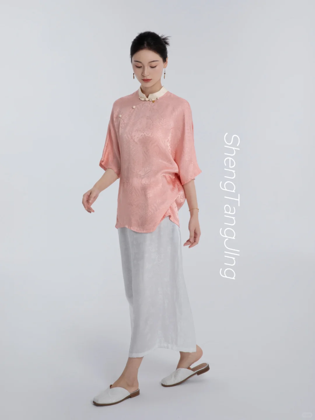 桃之夭夭，温香软玉感东方古典美人