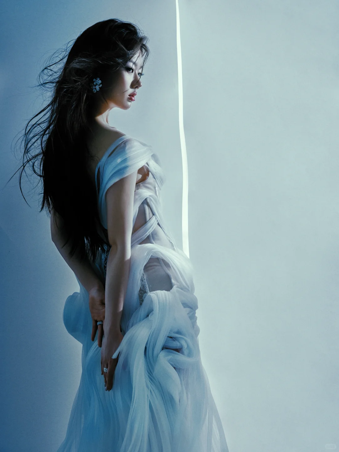 单依纯歌手2025首期造型