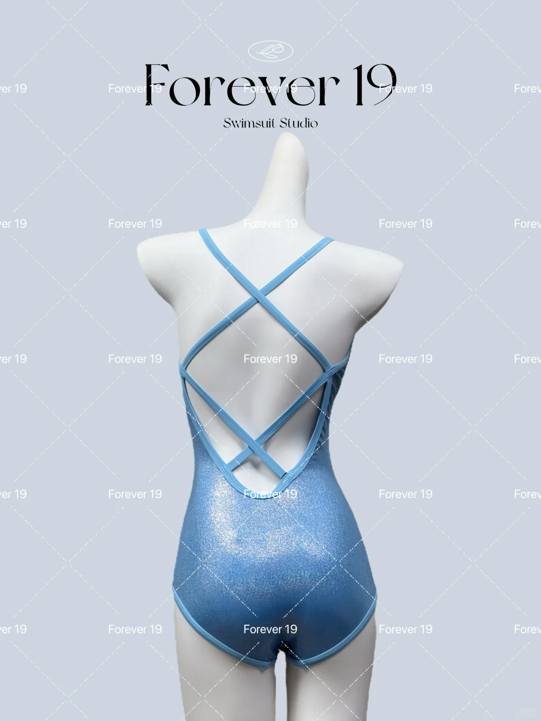 被追问爆💥 这抹电光蓝竞速泳衣鲨疯泳池