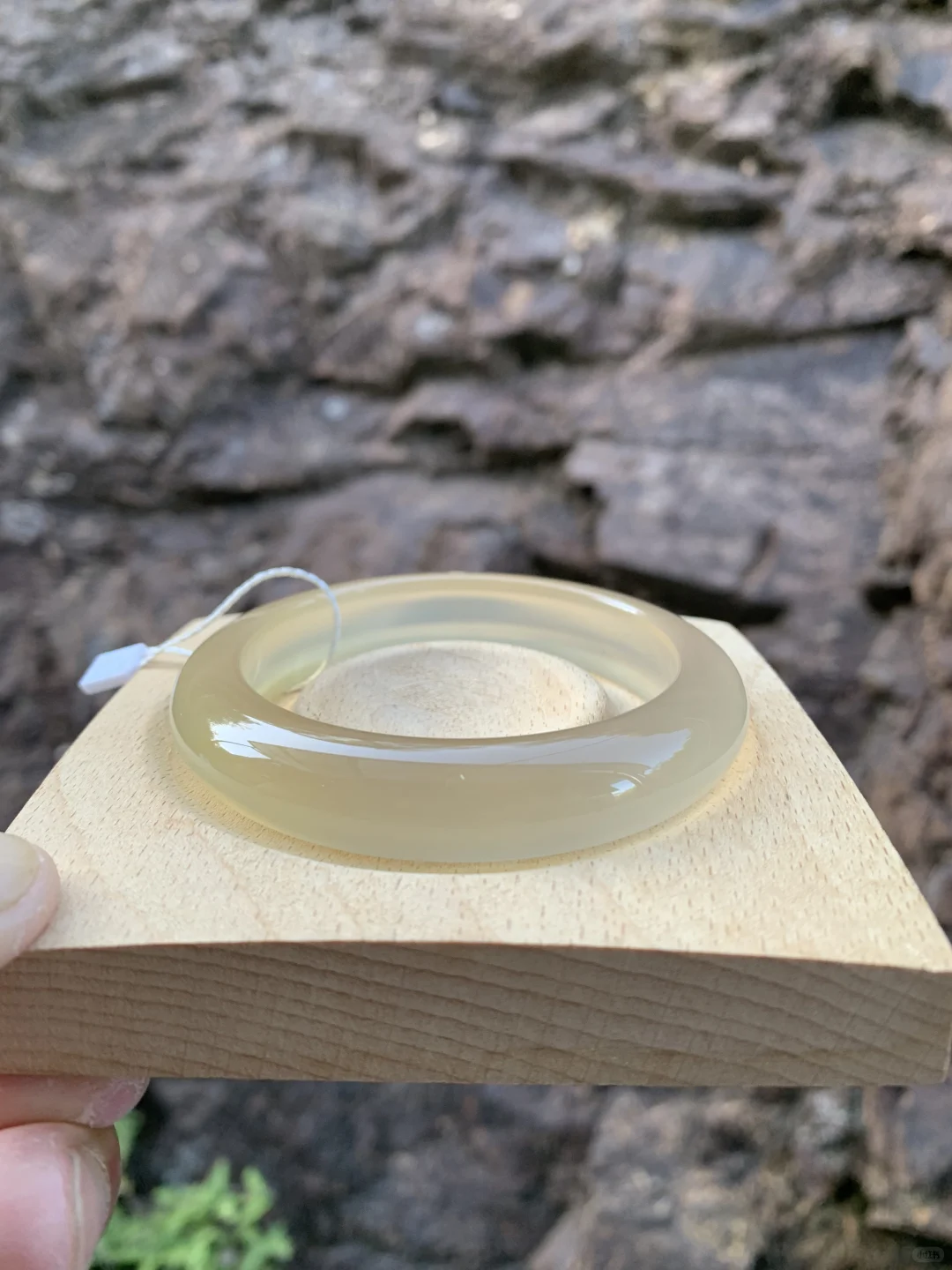 天然玛瑙玉髓马料高冰浅香槟色女款手镯