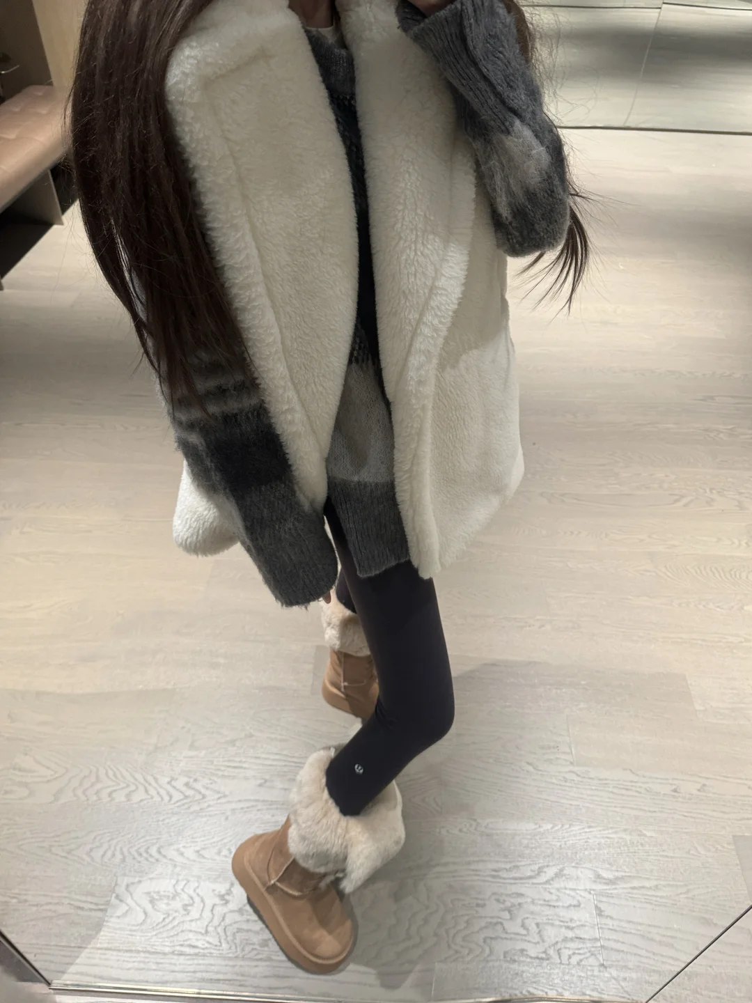 中年少女穿搭：马甲➕毛衣➕瑜伽裤➕雪地靴