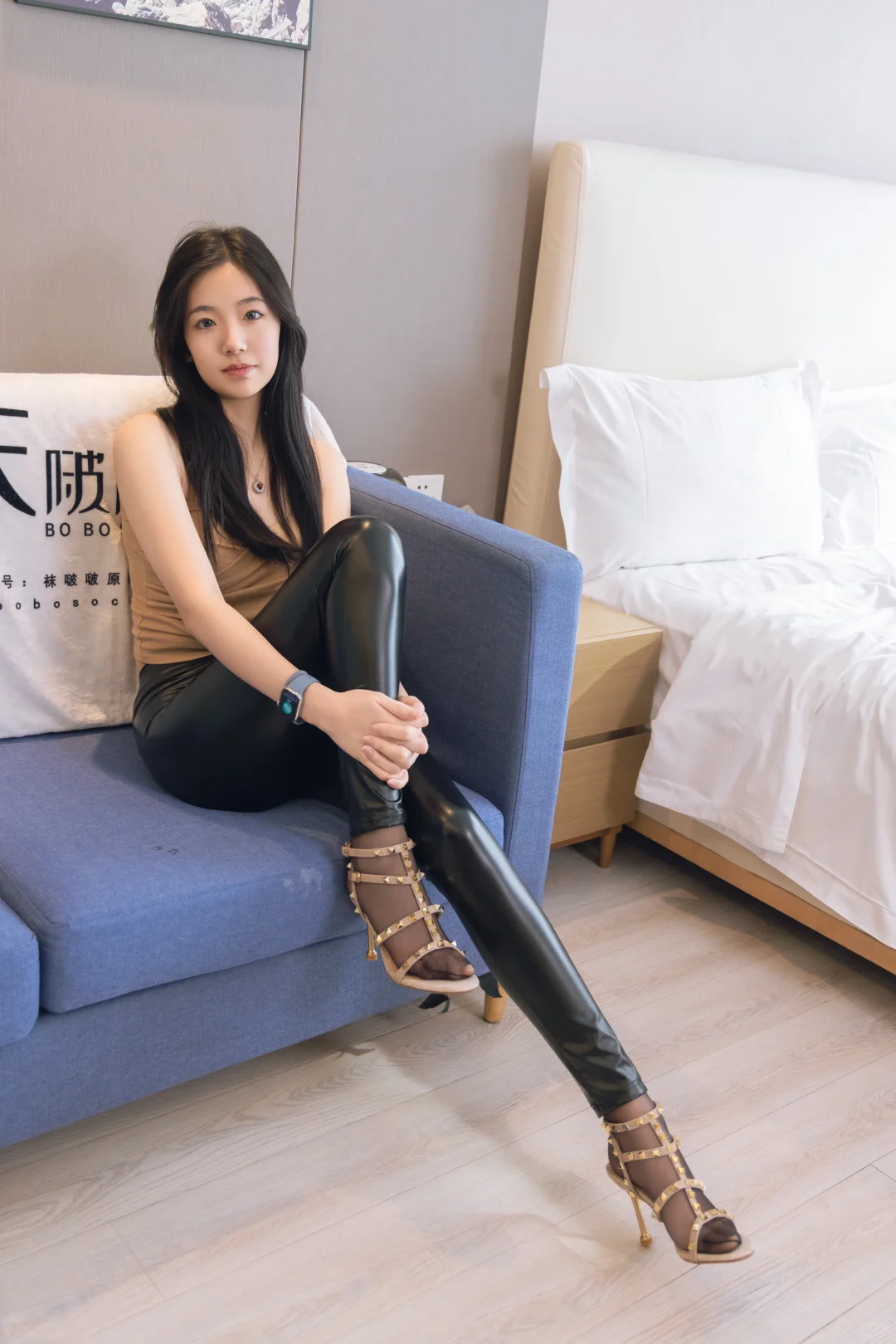 今天是一套小众穿搭了