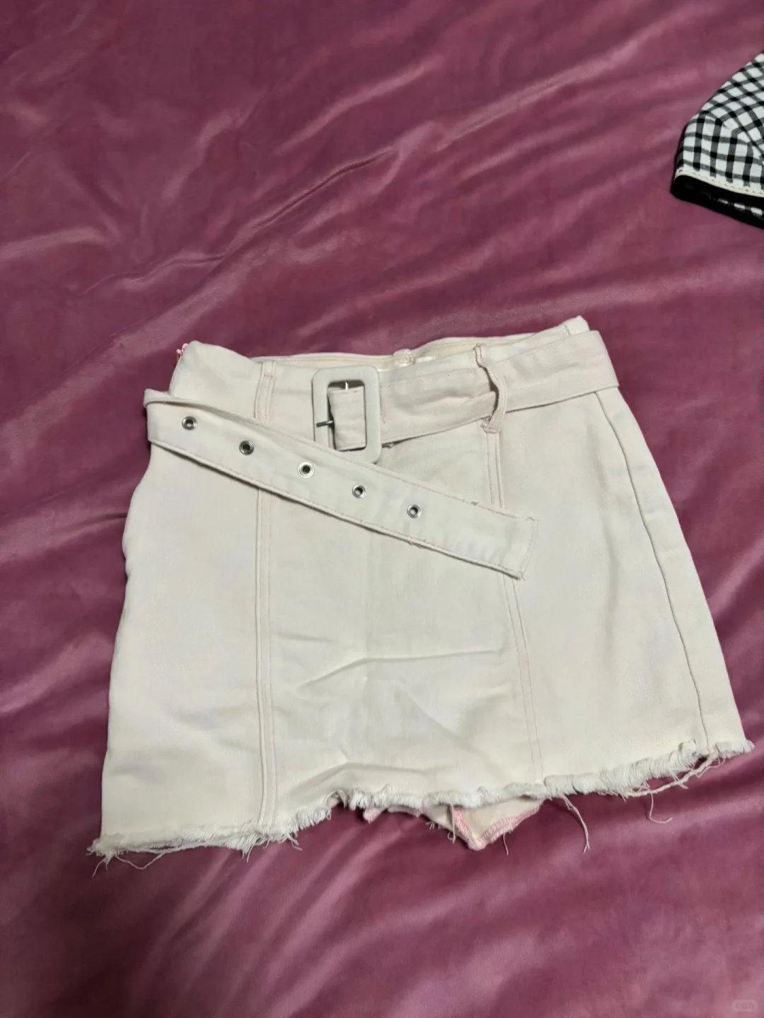 出闲置，裙子60包臀裙，里面是裤子，不会漏屁