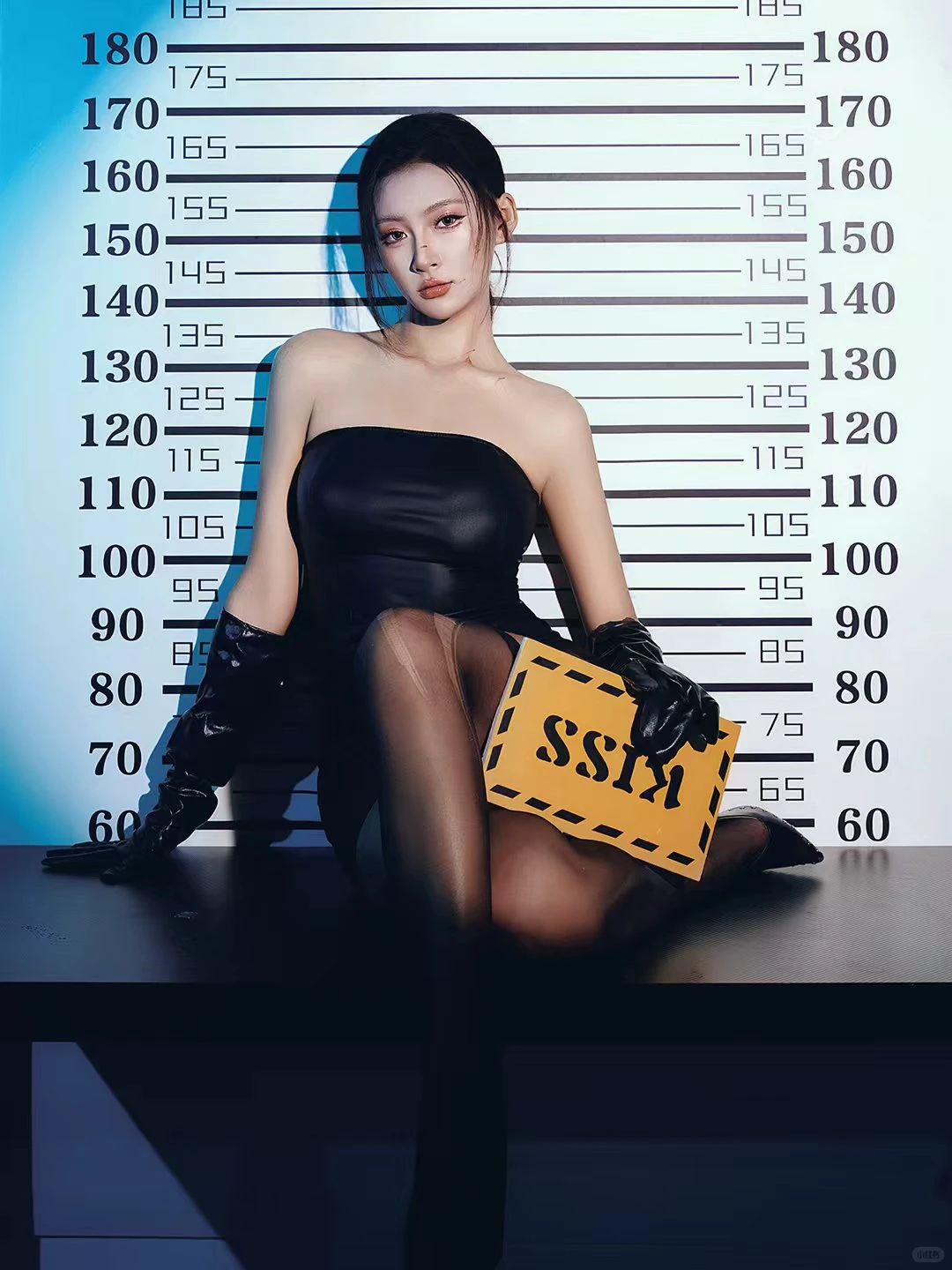 ‘KISS警示牌’辣妹写真｜朋友圈炸了”