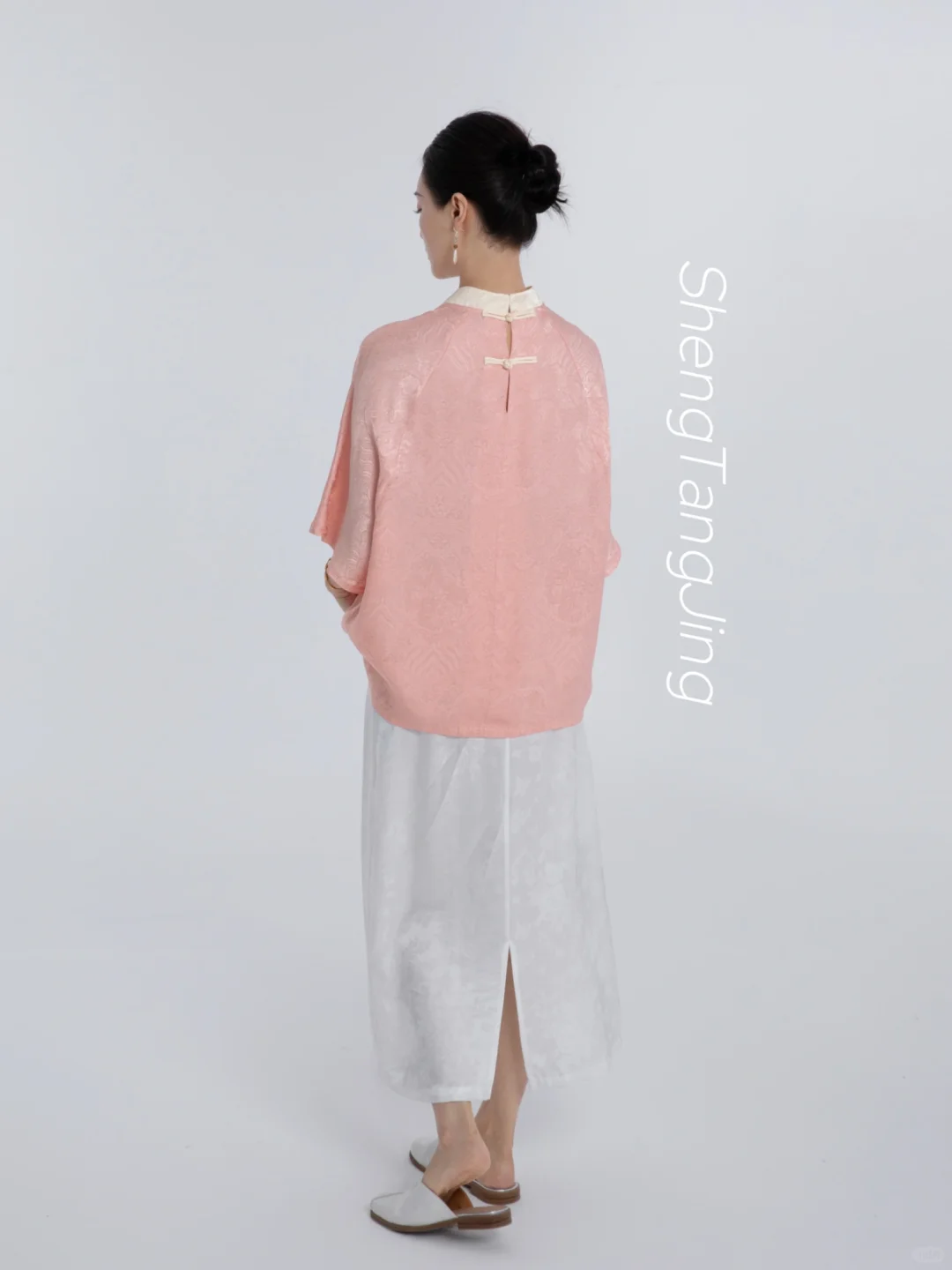 桃之夭夭，温香软玉感东方古典美人