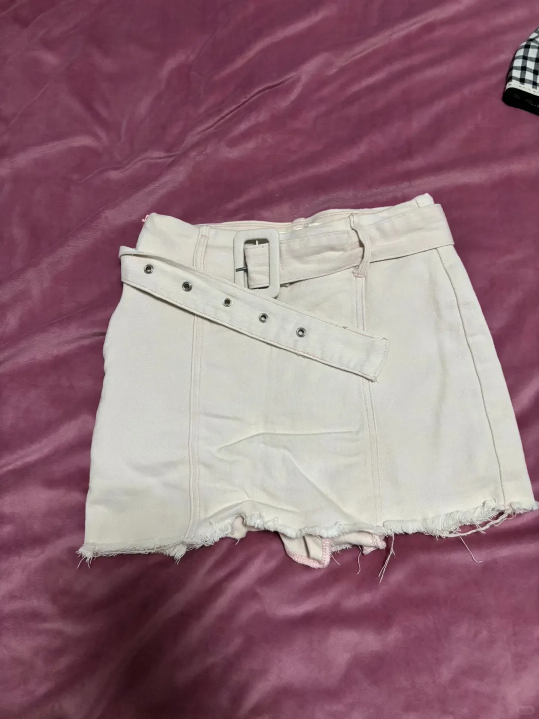 出闲置，裙子60包臀裙，里面是裤子，不会漏屁