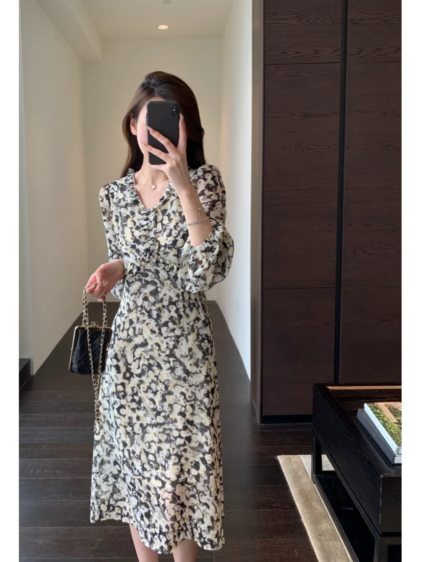 微妙勾勒出姣好的身材曲线哪个女生能够拒绝