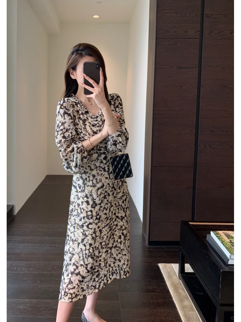 微妙勾勒出姣好的身材曲线哪个女生能够拒绝