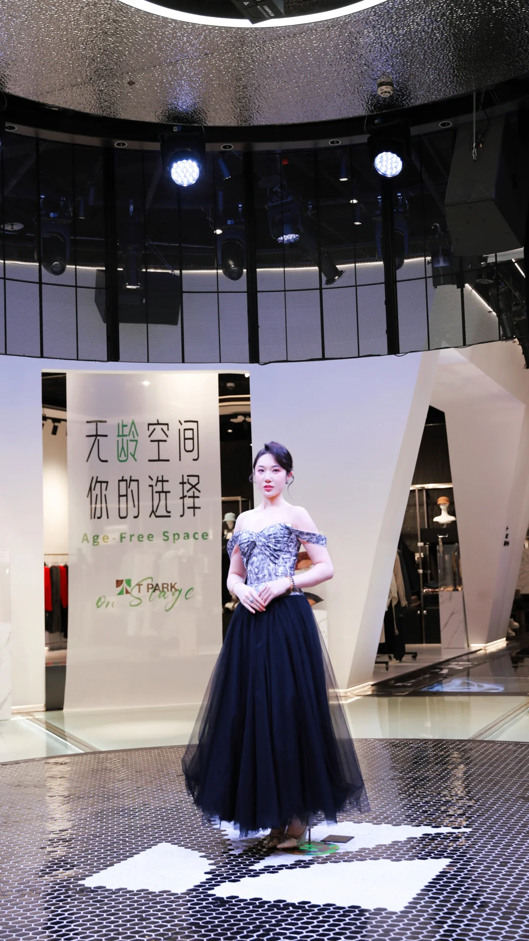 这一次，她真的发光了✨