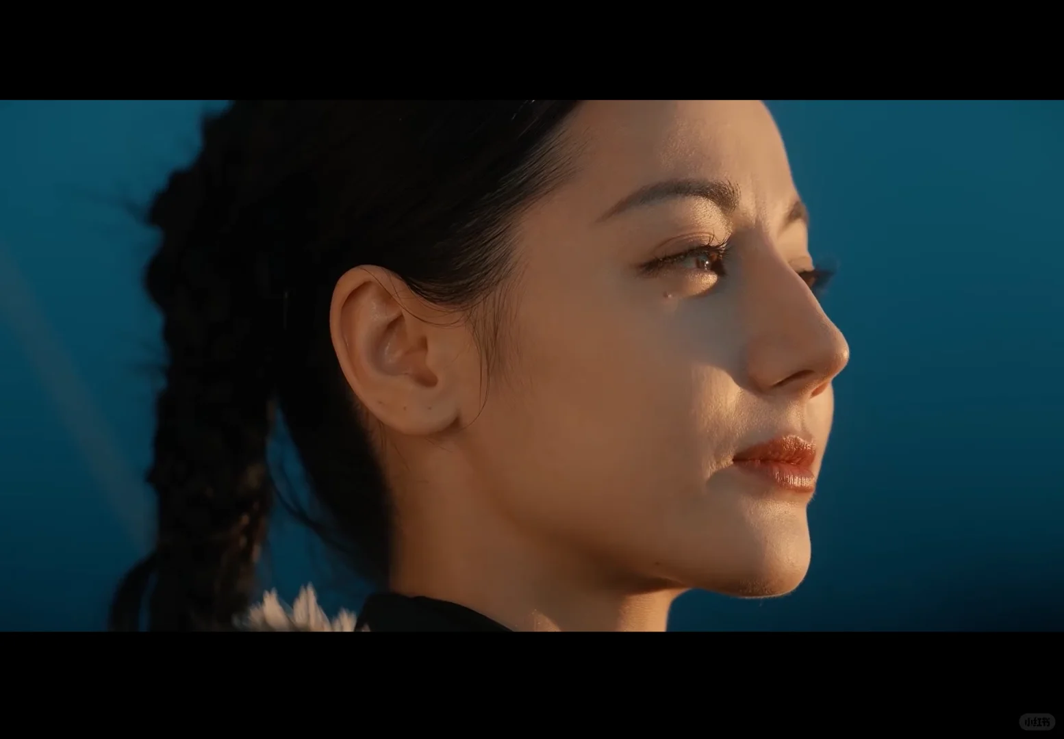 迪丽热巴大屏怼脸的神