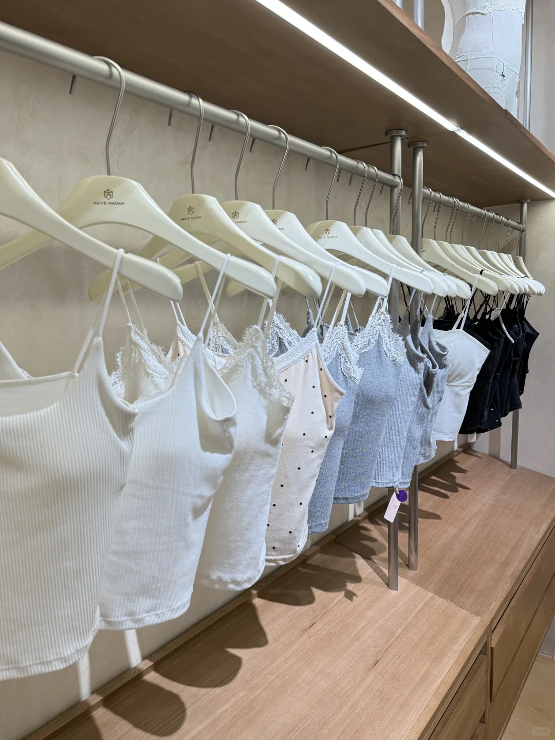 👀服装人在找的吊带背心内衣源头厂家