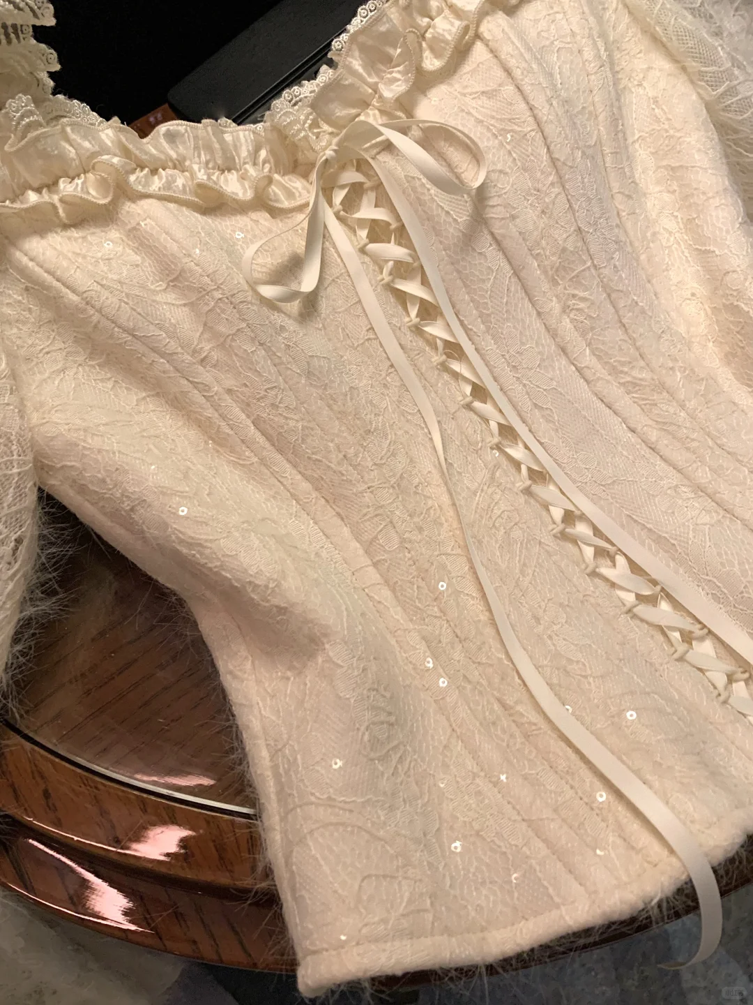 终于买到加绒的鱼骨胸衣！！冬天穿也不怕冷