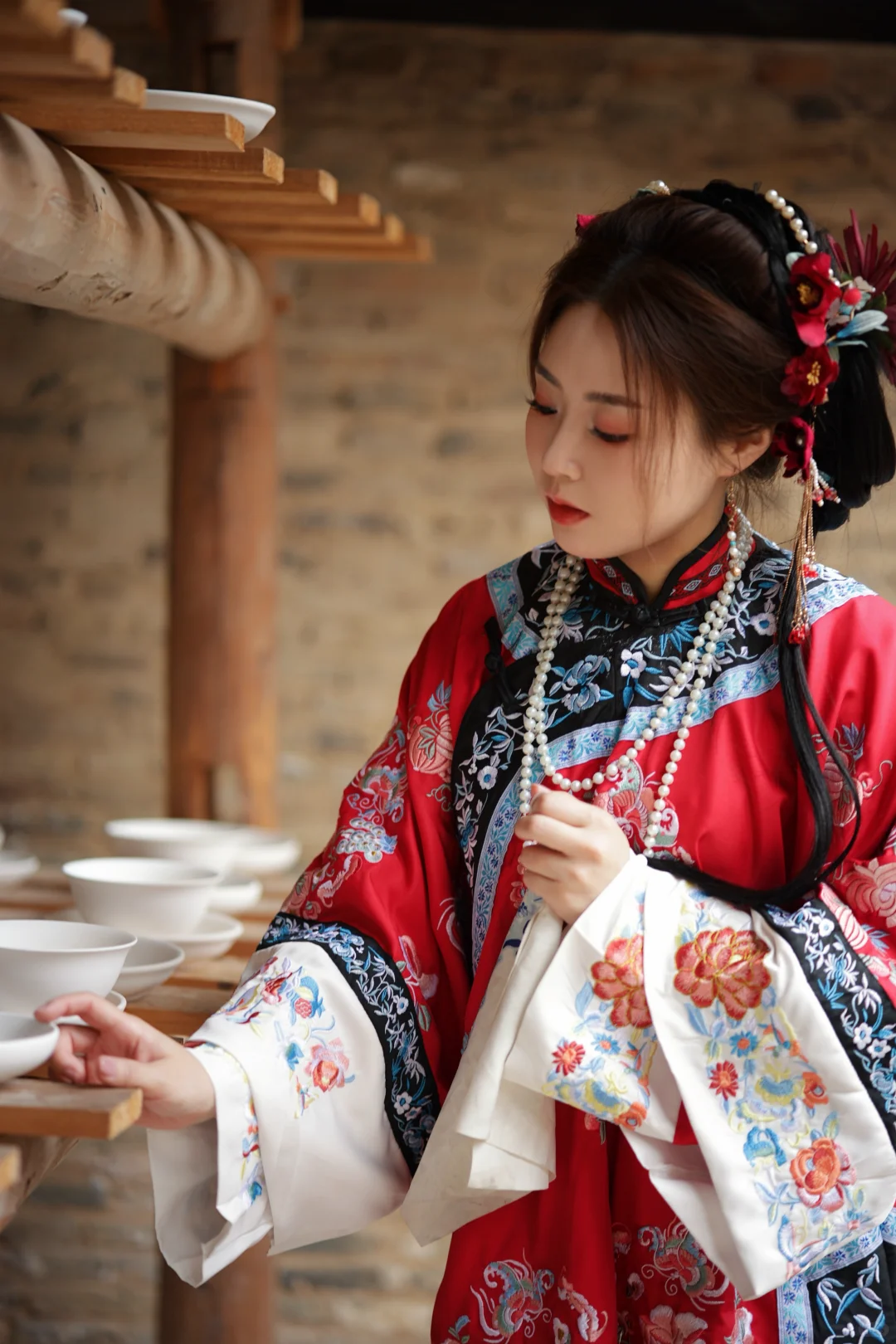 红色是真的出挑啊‼️景德镇清汉女妆造