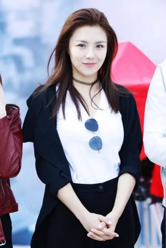 喜欢她的每个角度看都好看😍