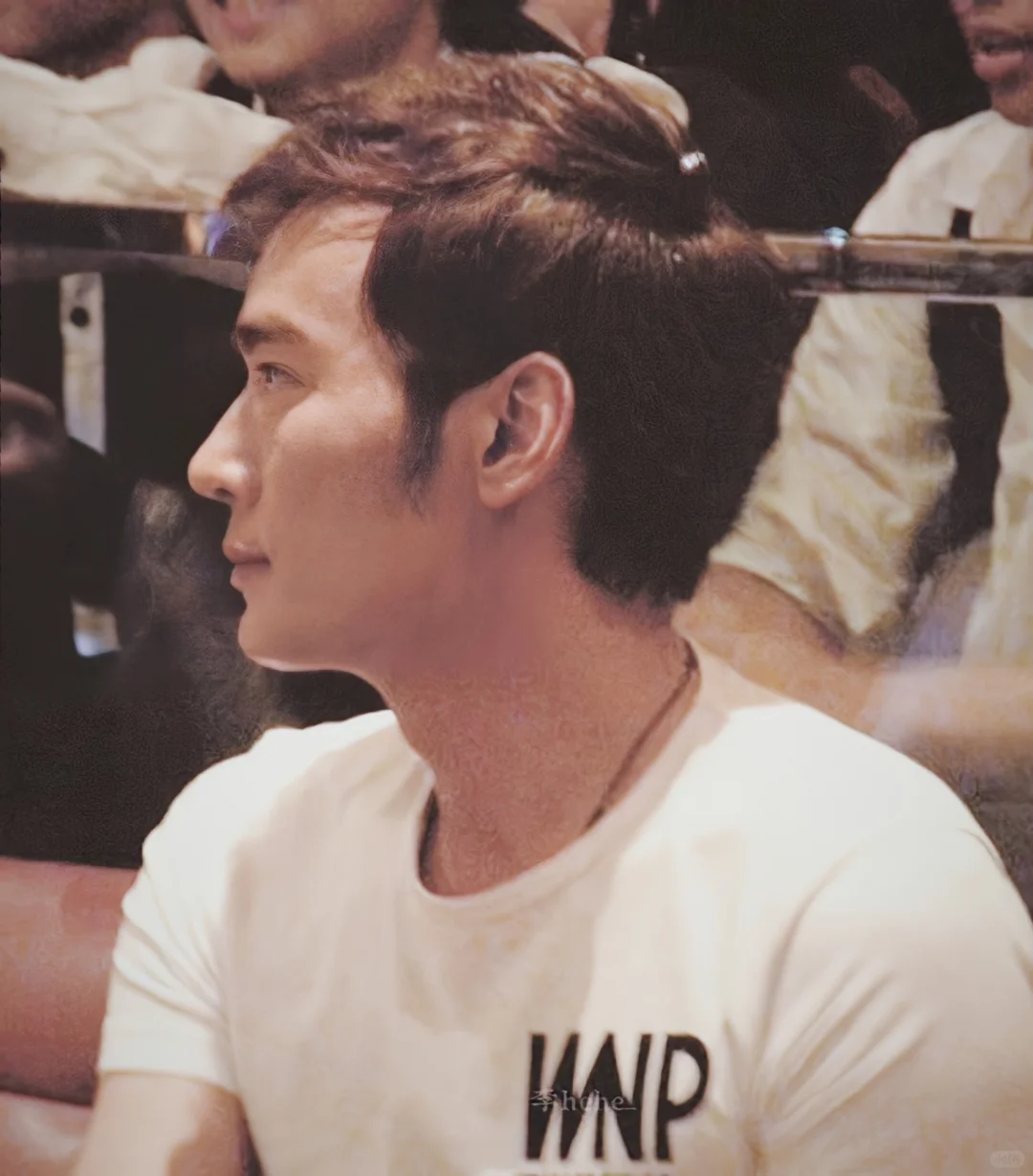 好完美的侧脸✨