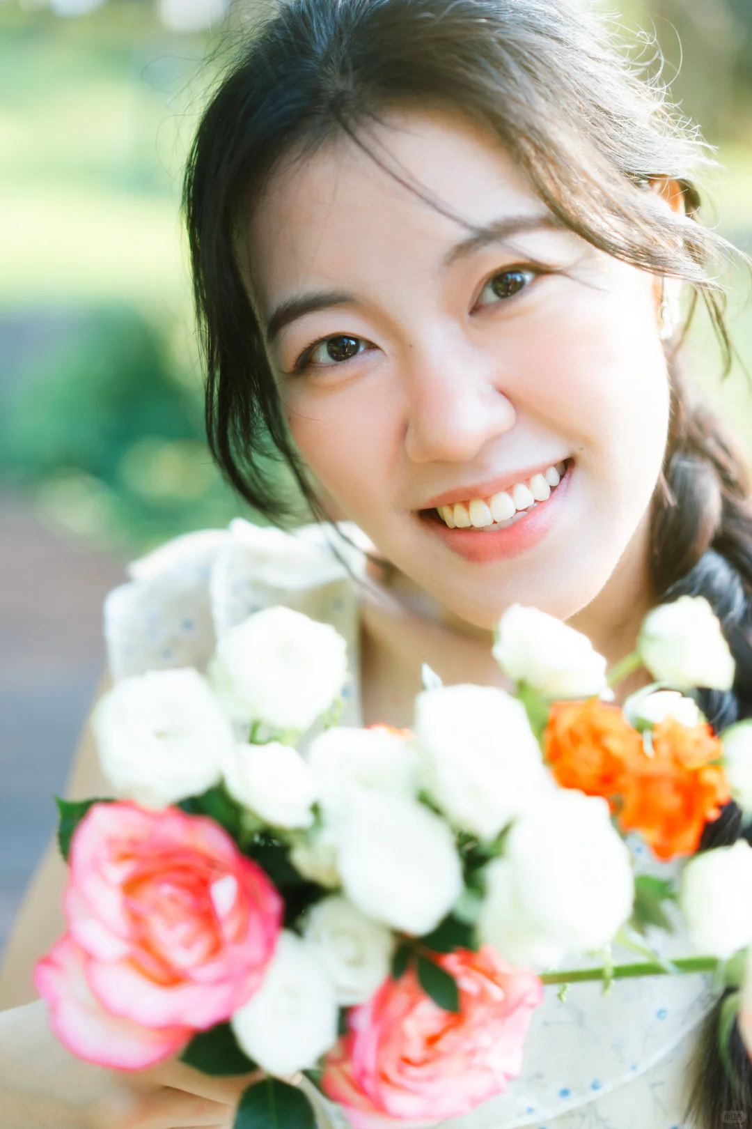 拍照吗？很自然的那种...