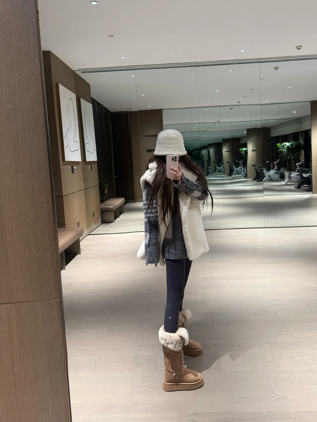 中年少女穿搭：马甲➕毛衣➕瑜伽裤➕雪地靴