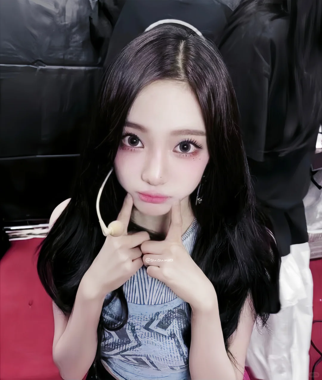 她一定比我成熟o