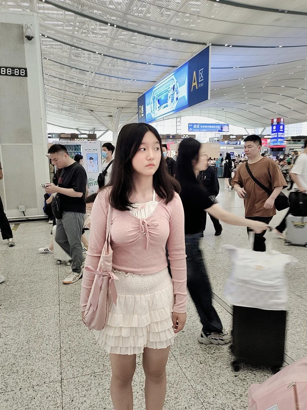 女孩子脸长这么秀气真的很好看