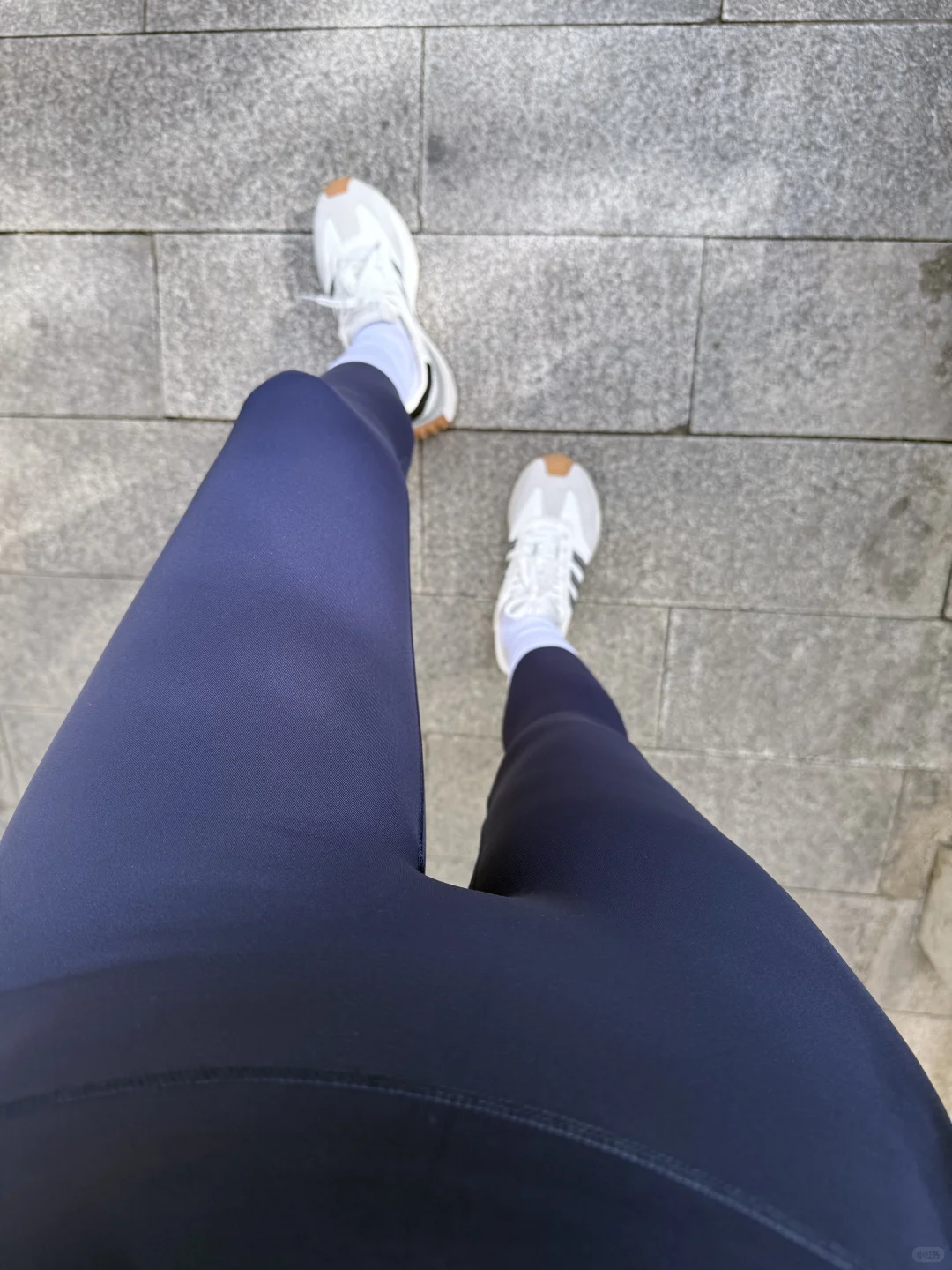 救命啊❗️这条藏青瑜伽裤显瘦又有颜🤩