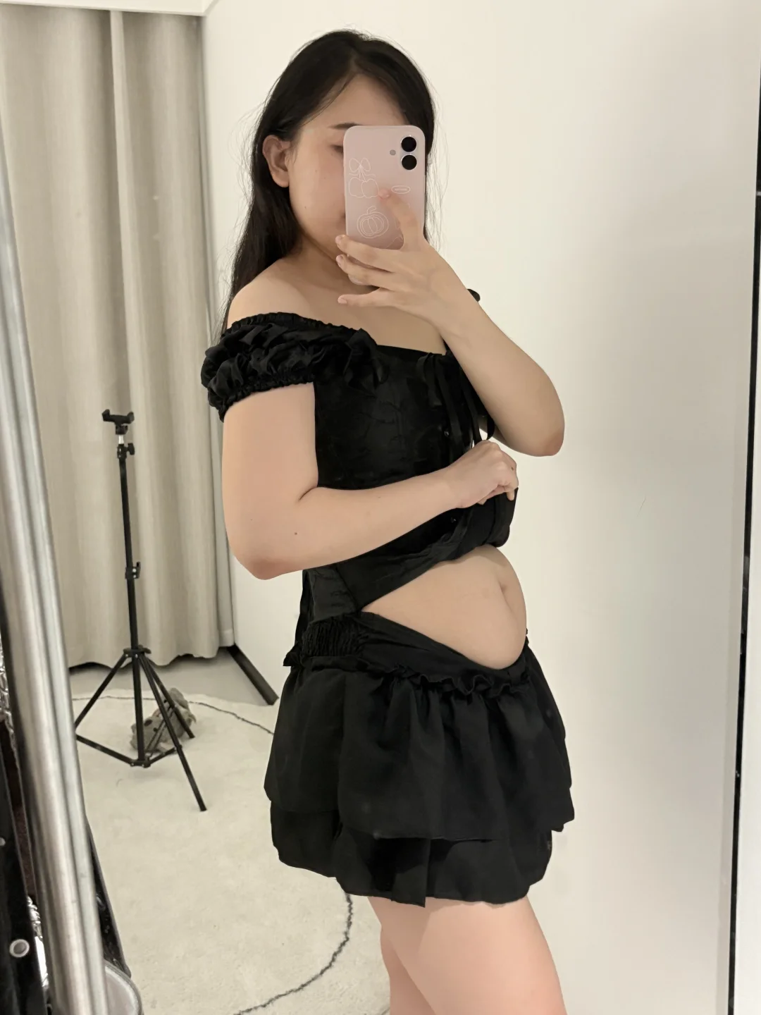 左滑▶️看肉肉女生鱼骨胸衣穿出折角腰身材！