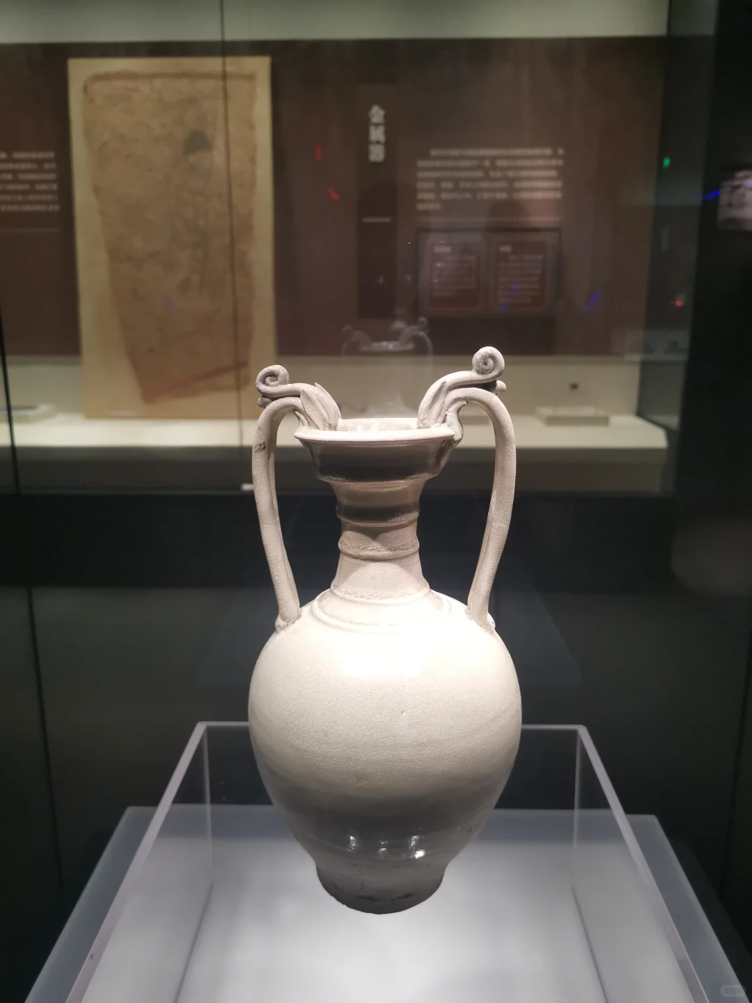 黑色衣服显得成熟稳重，你觉得呢？