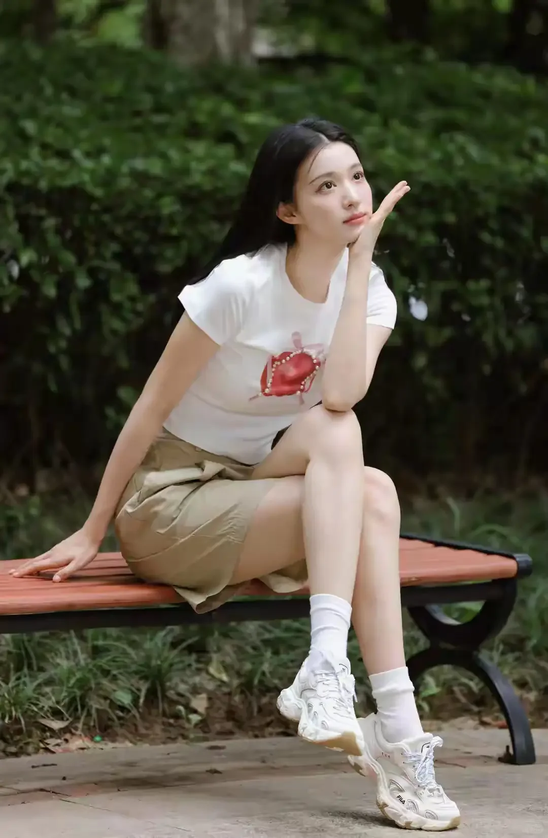 神仙姐姐王楚然不同风格穿搭真是女人味十足