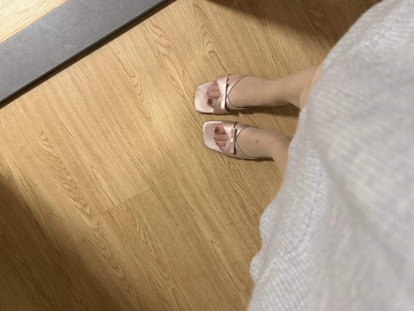 高跟拖鞋穿的脚真疼