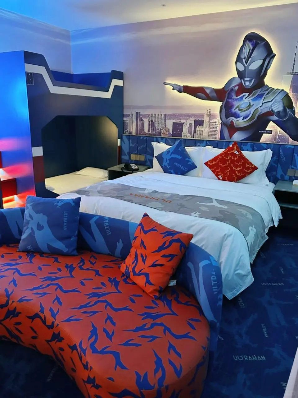 周末入住上海奥特曼酒店，带娃开启追光之旅