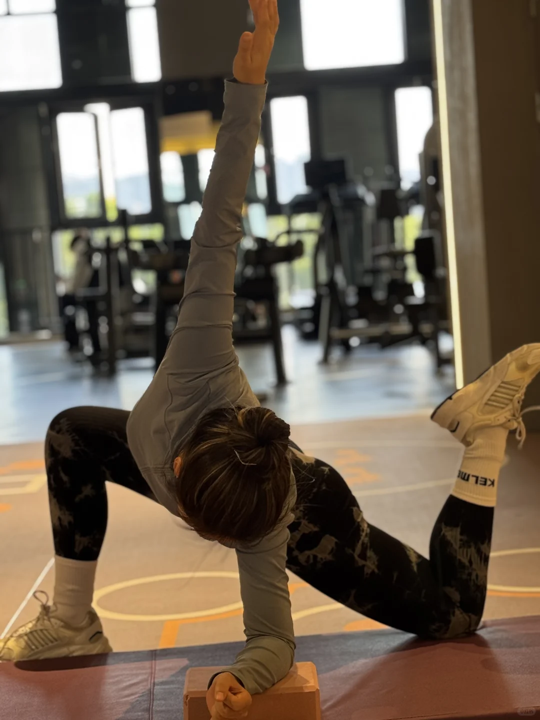 肌肉女摆这个造型还行吗?