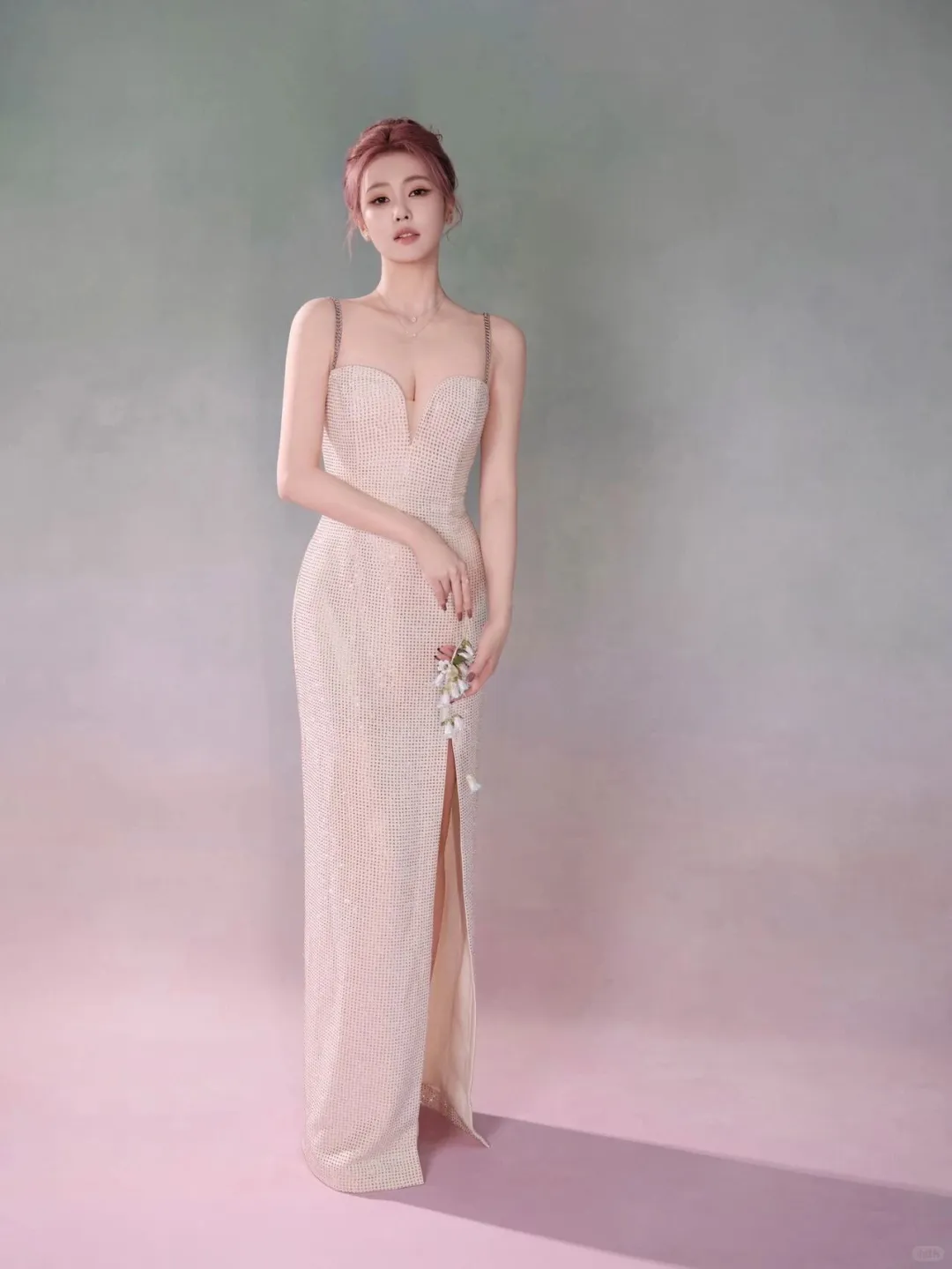 白鹿的大长腿白到反光