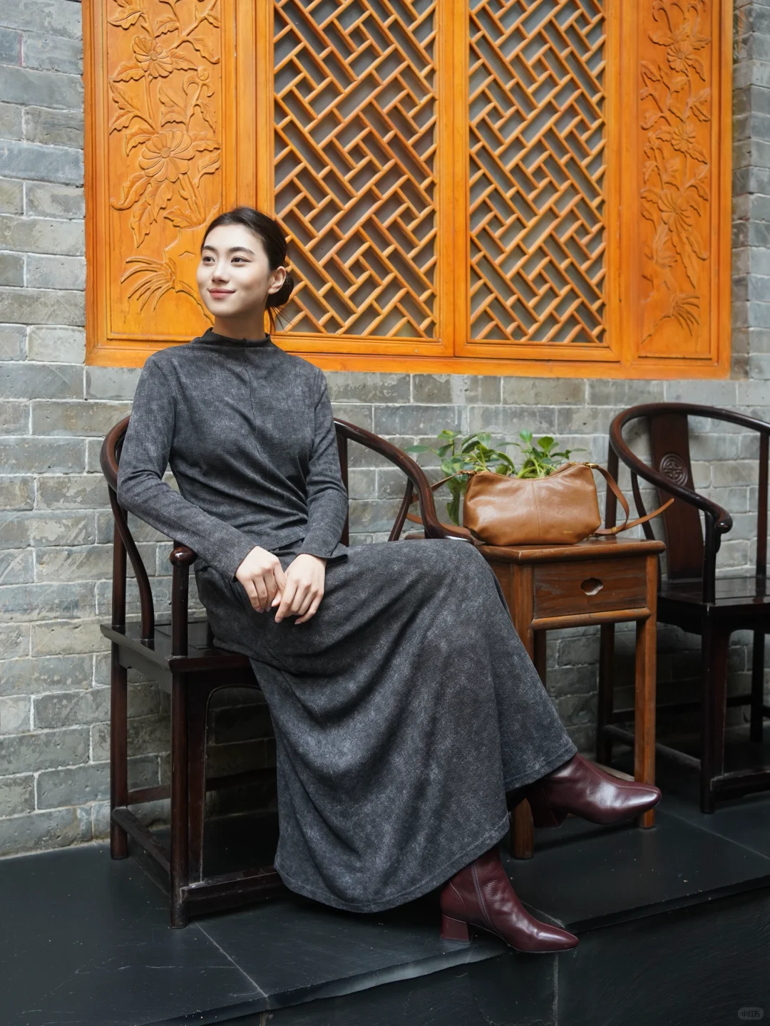 灰棕配色，穿出秋日的故事感