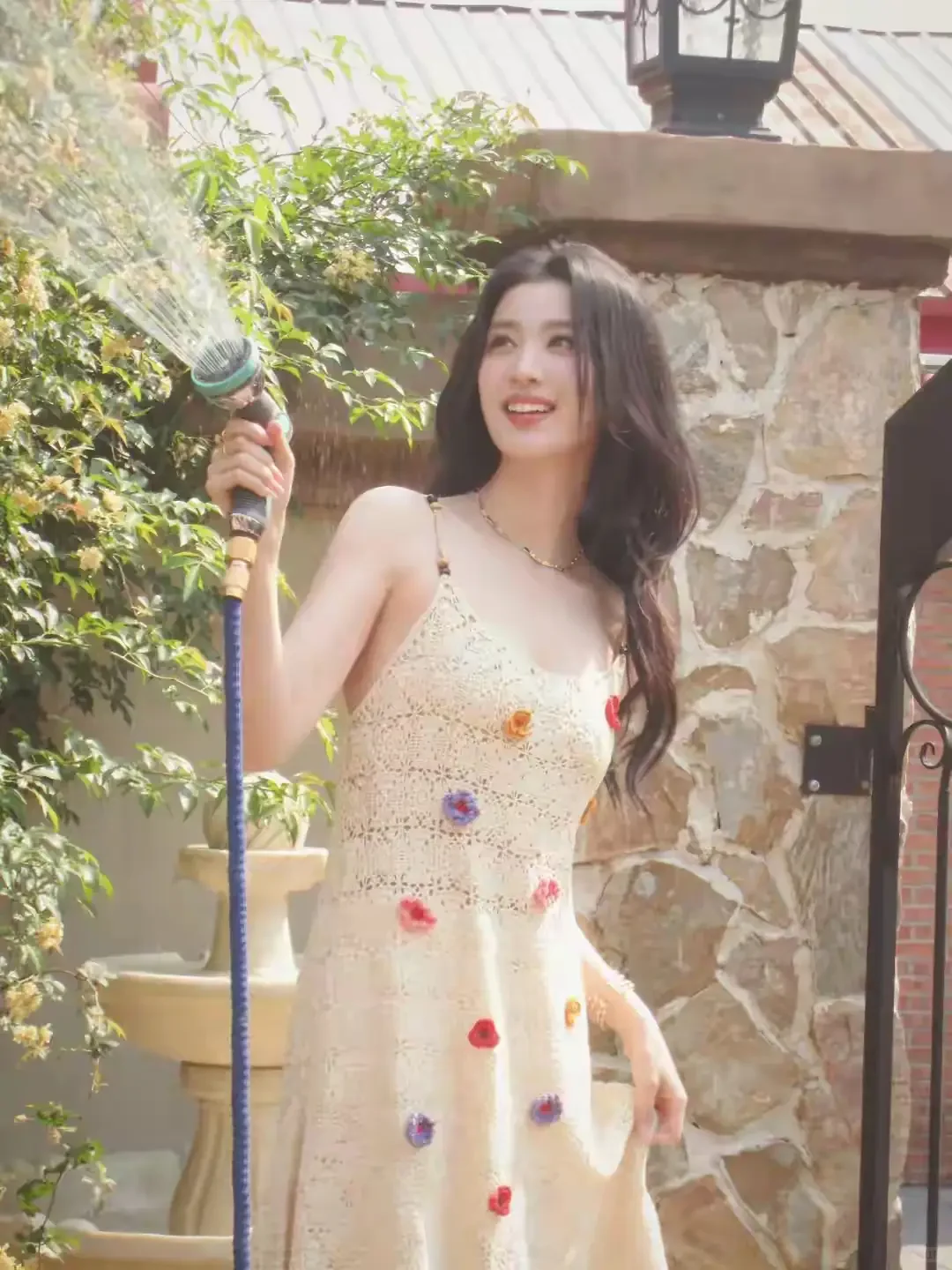 神仙姐姐王楚然不同风格穿搭真是女人味十足