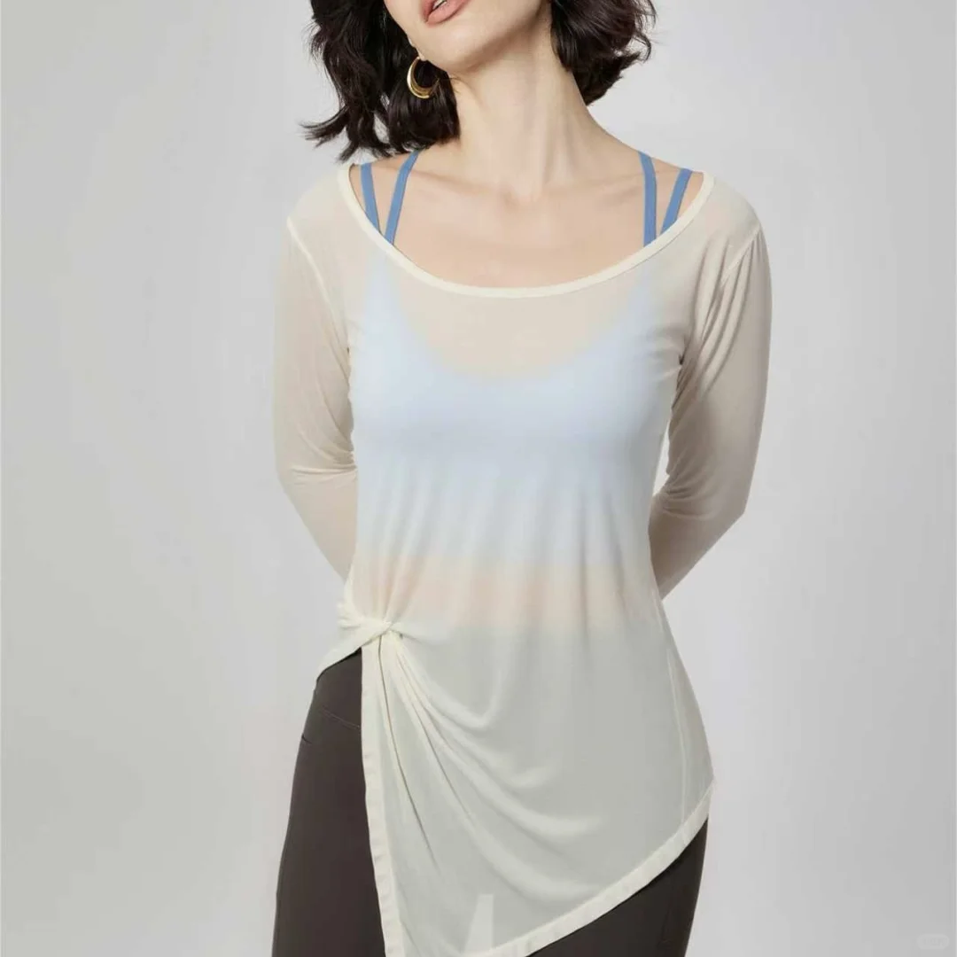 谁能拒绝一身奶fufu的瑜伽服啊！