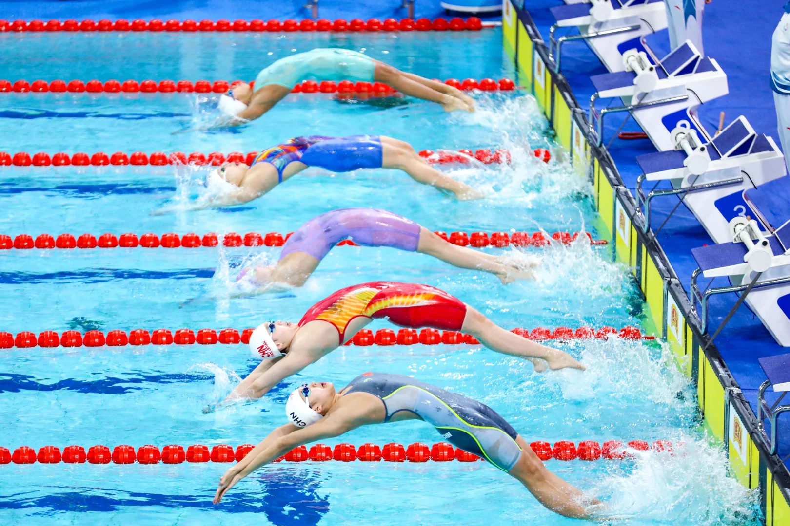 心中有火，眼里有光。