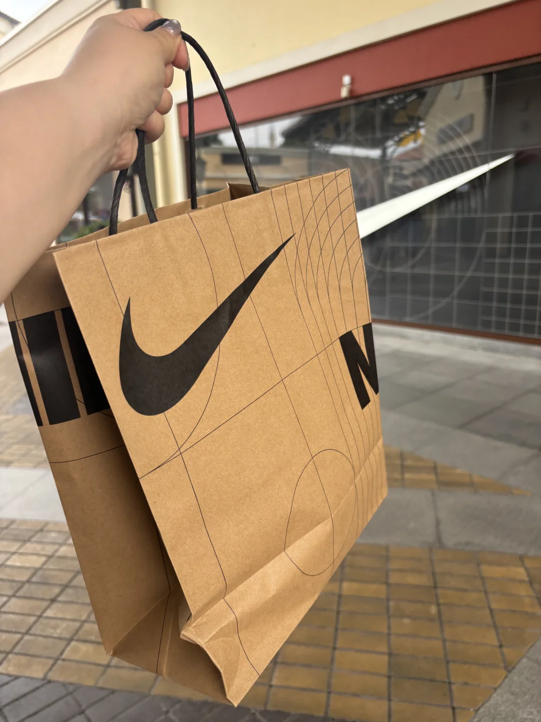 奥莱的店这个店人总是蕞多！