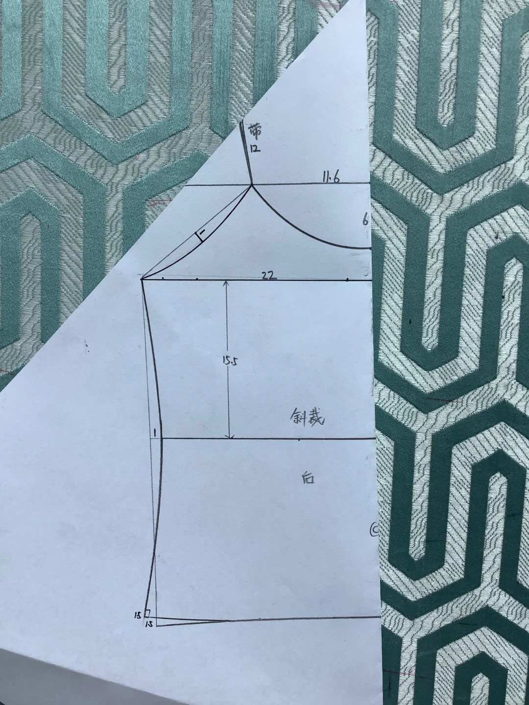 新中式v领背心裁剪图