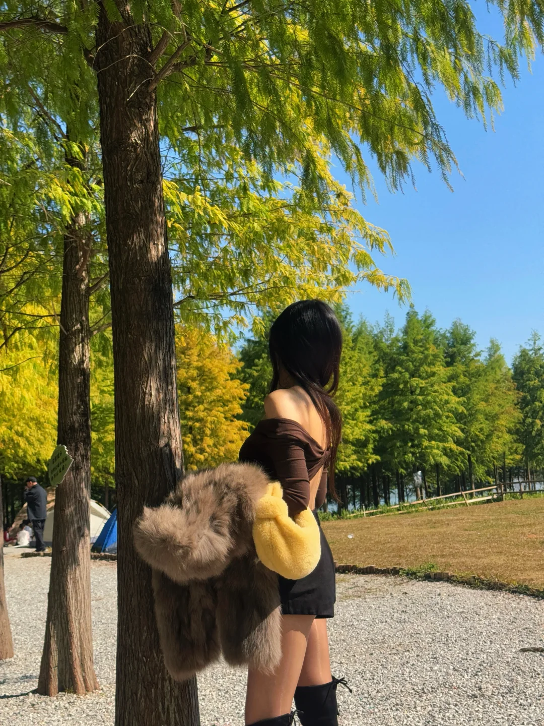 黑丝战士享受秋日