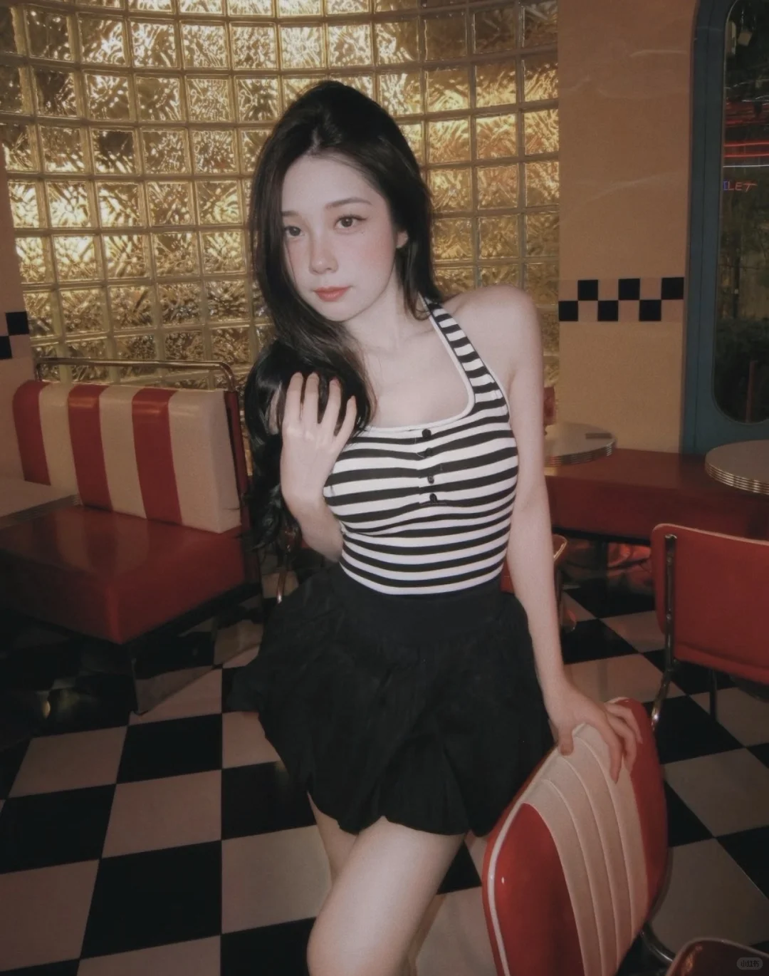 存一组千禧感拍照姿势٩(´︶`)(´︶`)۶