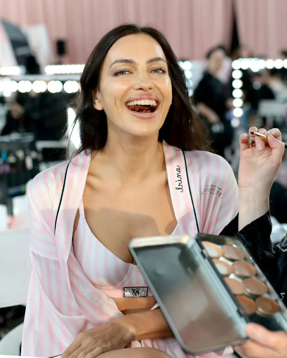 维多利亚秘密25年后台