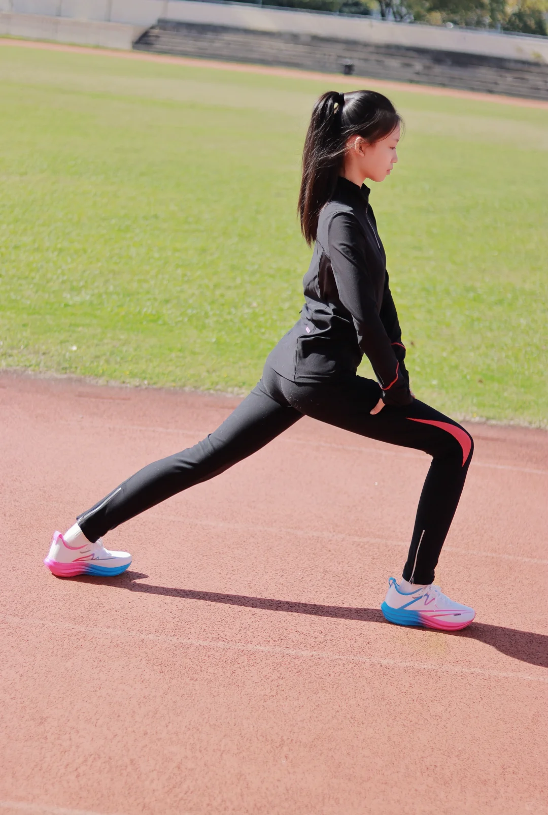 不拍戏的小演员是这样练出大长腿的！