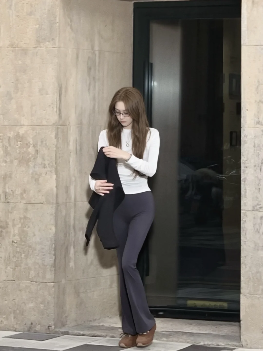 秋冬穿搭不臃肿，就靠这条超模微喇裤！