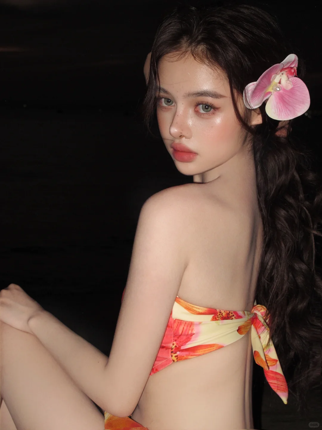 和三亚海边的亚裔风辣妹坠入橘子海日落