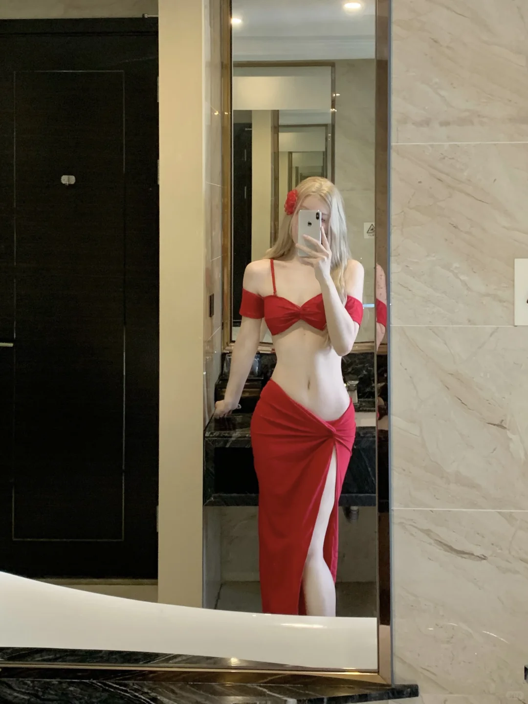 这套复古红真的好有韵味！！明艳大美女即视感